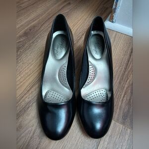 Dexflex Comfort Black Women's Heels